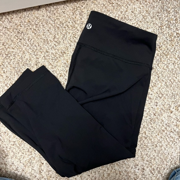 Barley worn lulu capris - Picture 1 of 1